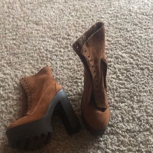 Boots, unworn, no laces.